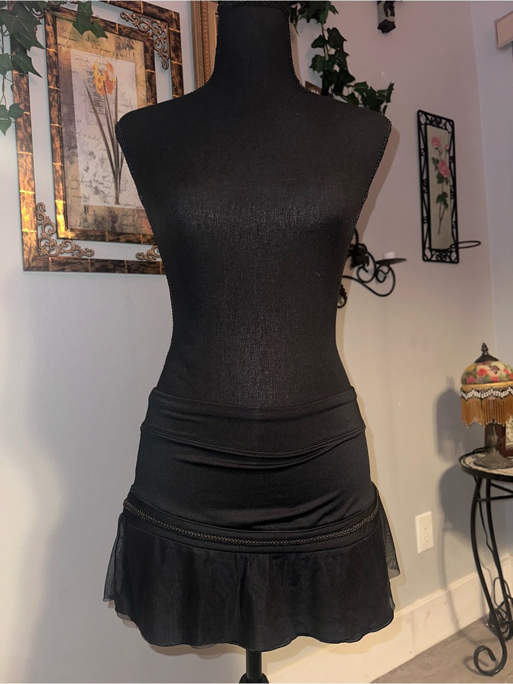 Nike Dri-FIT Women’s Black Ruffle Mini Skort Built in Shorts Tennis Golf Skirt S